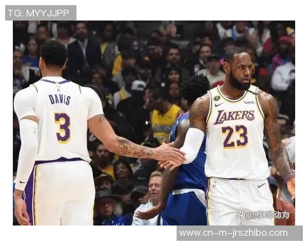 勇士与猛龙激战正酣NBA赛场上演精彩对决引发球迷热议